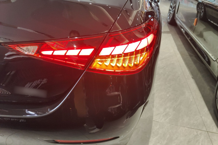 奔驰C级新能源 2025款 C 350 eL车身外观9