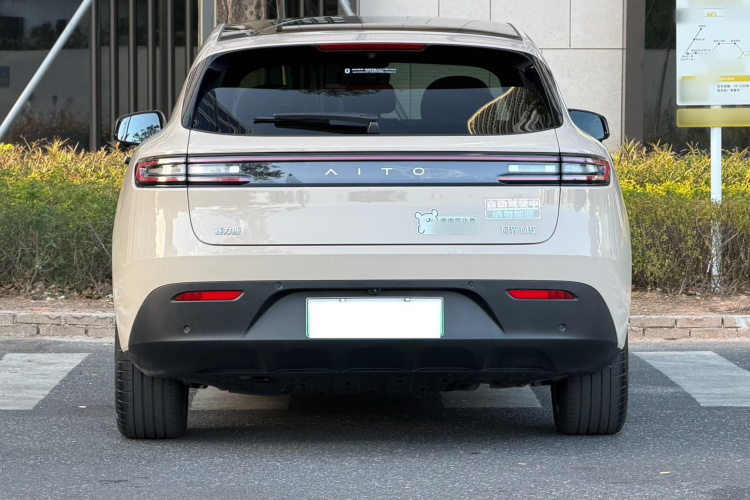 鸿蒙智行 问界M5 2023款 增程四驱智驾版车身外观6