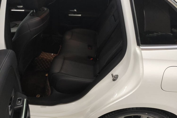 奔驰B级 2020款 B 200 动感型中控内饰21