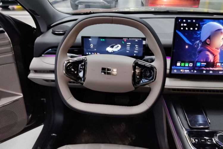 吉利银河 银河星耀8 2025款 130km EM-i 尊享版中控内饰13