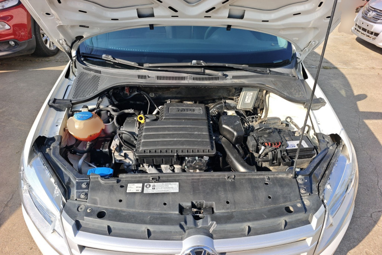 大众 桑塔纳 2015款 1.6L 自动风尚版机舱底盘24