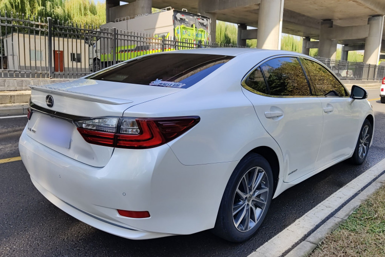 雷克萨斯ES 2015款 300h 舒适版车身外观6007