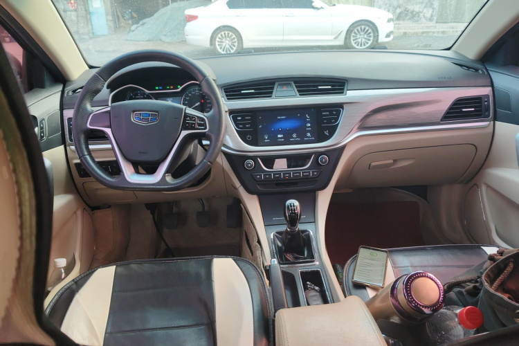 吉利汽车 帝豪 2017款 三厢百万款 1.5L 手动豪华型中控内饰12