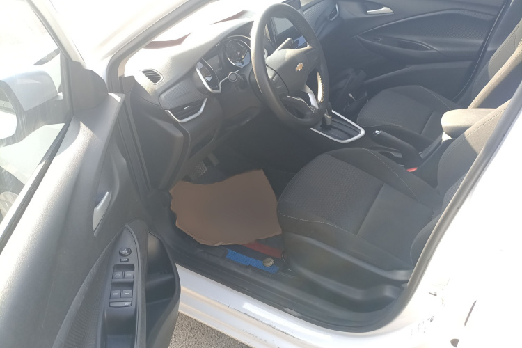 雪佛兰 科沃兹 2021款 325T 自动欣悦版中控内饰7003