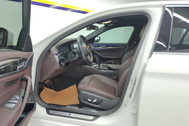 宝马5系 2022款 改款 525Li M运动套装中控内饰19