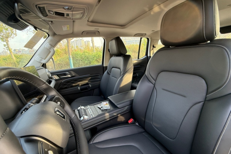 坦克300 2025款 2.4T 柴油版中控内饰7003