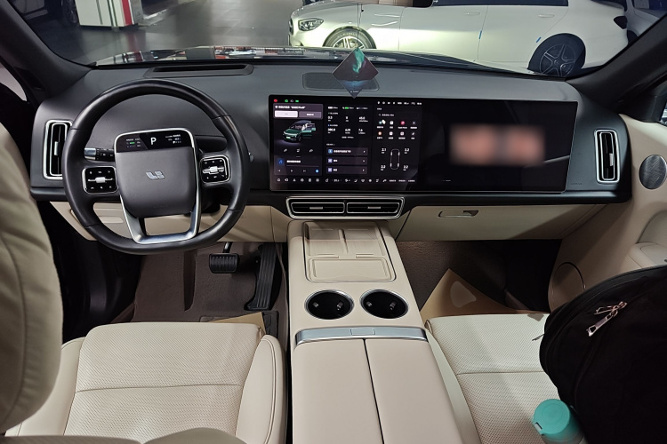 理想汽车 理想L8 2023款 Pro中控内饰7002