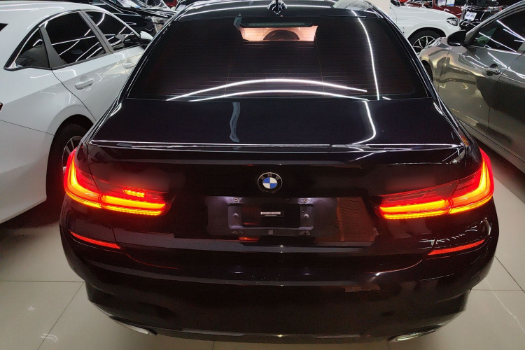 宝马3系 2022款 325i M运动套装车身外观6