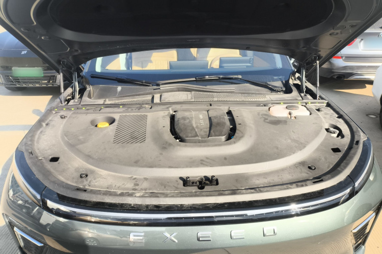 星途 星纪元 ET 2024款 增程 200 Plus机舱底盘24