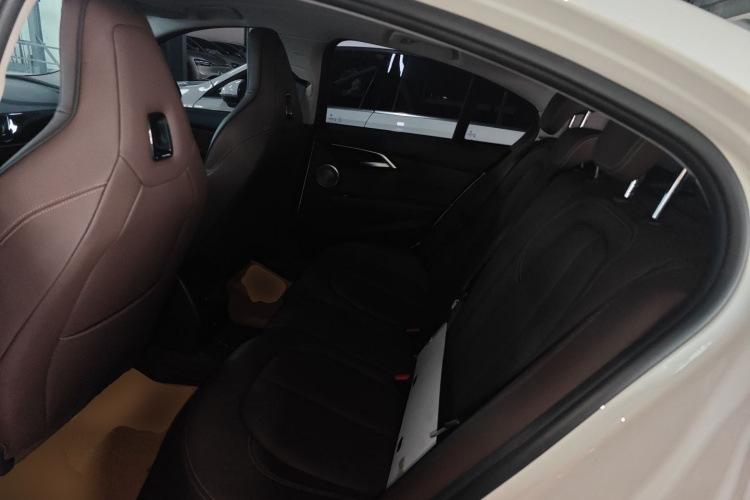 宝马1系 2021款 125i M运动曜夜版中控内饰21