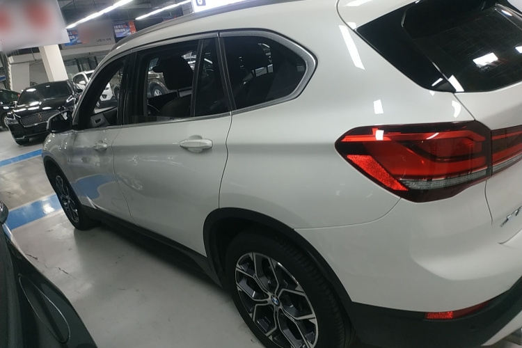 宝马X1 2022款 sDrive25Li 领先型车身外观6003