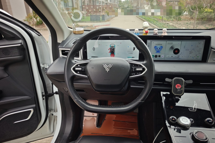 哪吒汽车 哪吒U 2022款 智610 三元锂中控内饰13