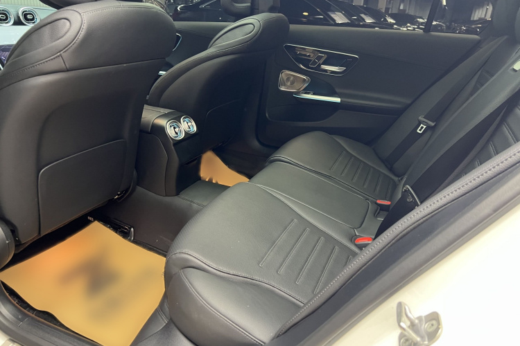 奔驰C级 2025款 C 260 L 皓夜运动版中控内饰7008