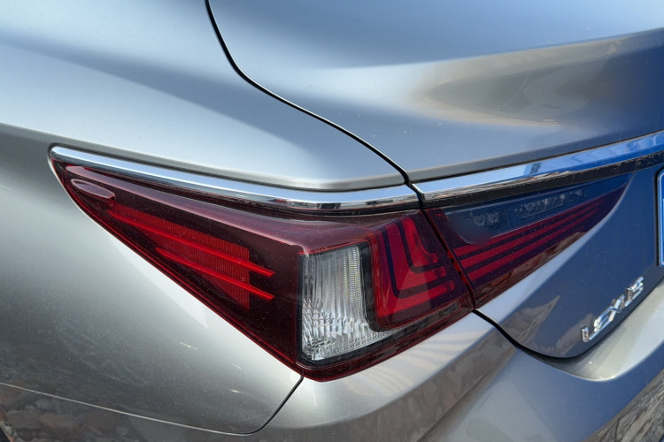 雷克萨斯ES 2023款 200 卓越版车身外观6005