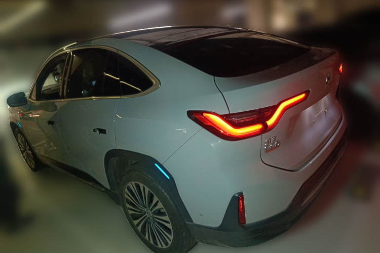 蔚来ES6 2020款 610KM 签名版车身外观5