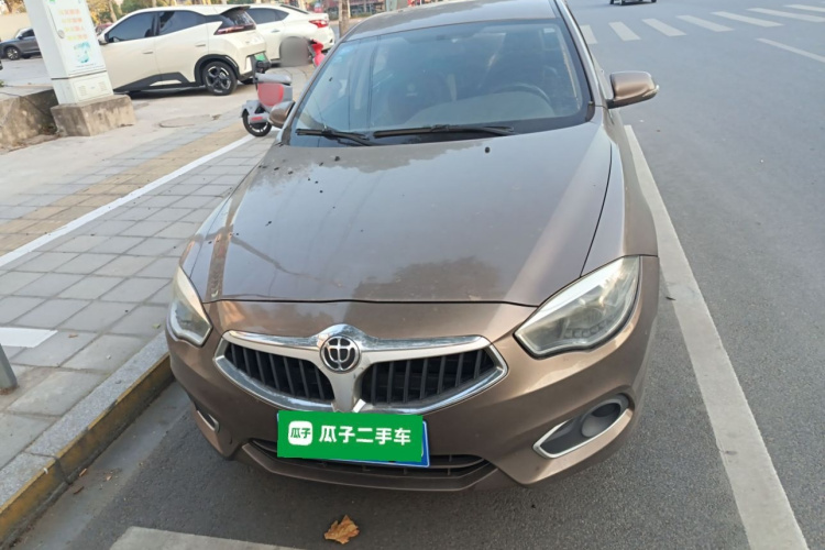 中华H530 2017款 1.6L 自动舒适型车身外观2