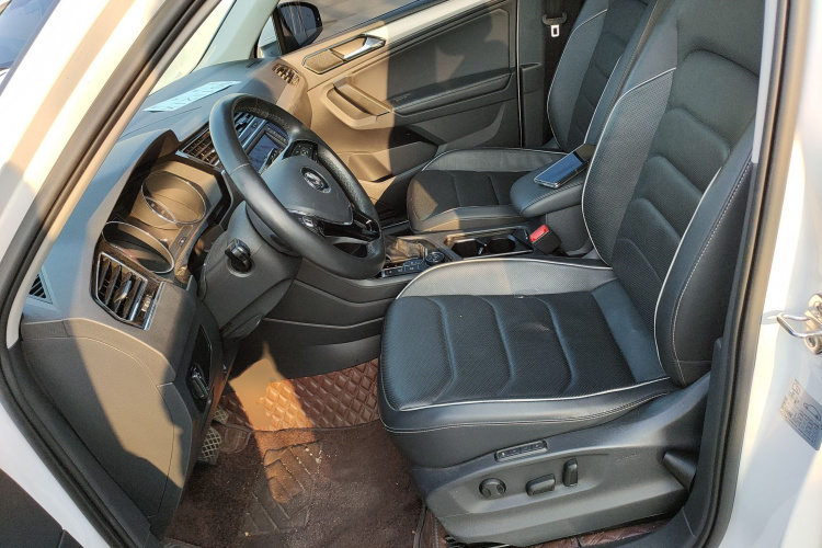 大众 途观L 2017款 380TSI 自动四驱旗舰版中控内饰19