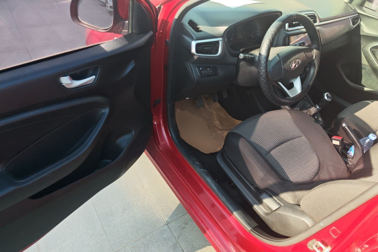 现代 瑞纳 2017款 1.4L 手动焕彩版 国V中控内饰20