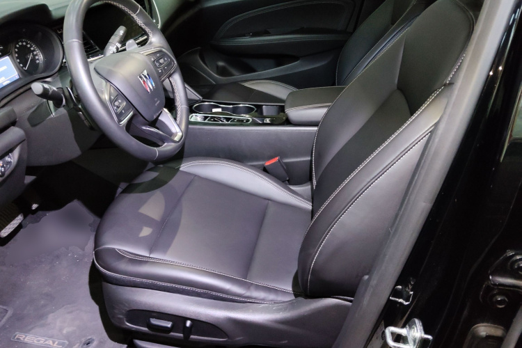 别克 君威 2024款 25T 超享版中控内饰19