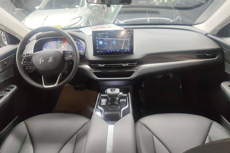 红旗E-QM5 2022款 431km 充电乐享版中控内饰7002