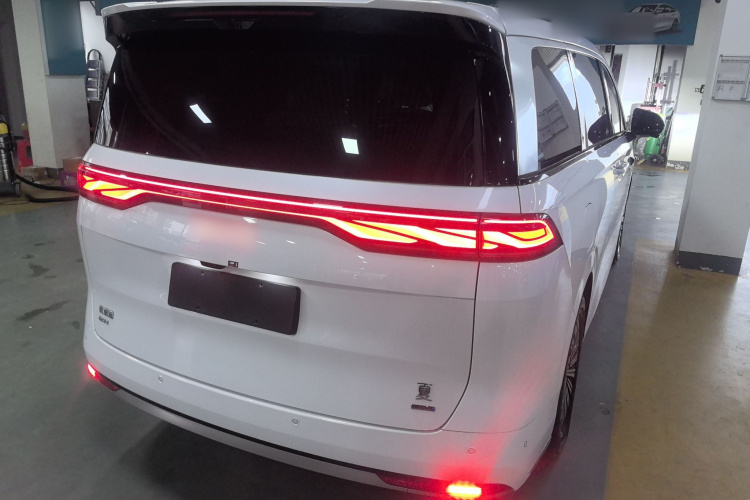 比亚迪 夏 2025款 DM-i 1.5T 180km 超越型车身外观7