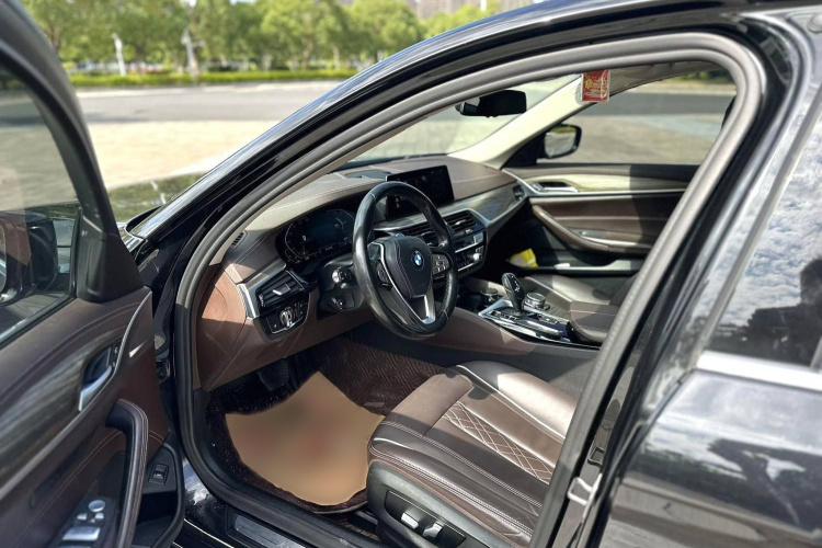 宝马5系 2020款 530Li 领先型 豪华套装中控内饰7001