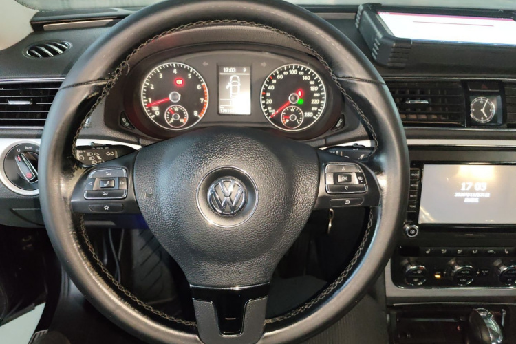 大众 帕萨特 2015款 1.8TSI DSG尊荣版中控内饰13