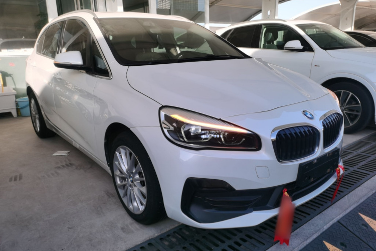 宝马2系旅行车 2018款 218i 领先型车身外观6002