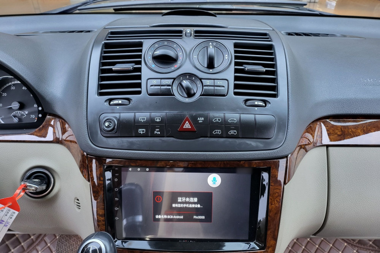 奔驰 唯雅诺 2013款 3.0L 舒适版中控内饰7003