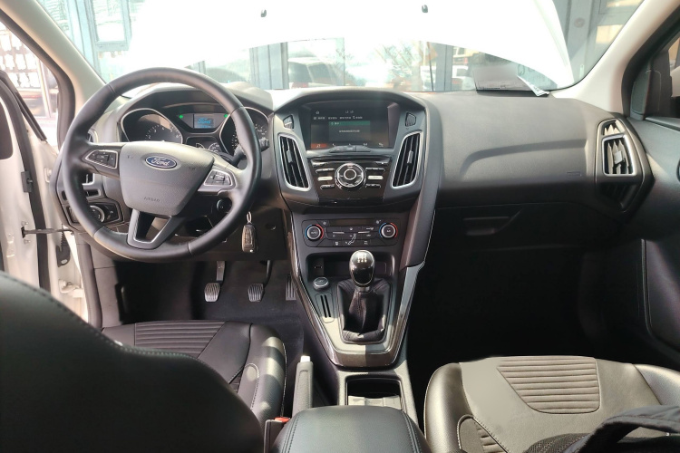 福特 福克斯 2017款 两厢 1.6L 手动风尚型智行版中控内饰7002