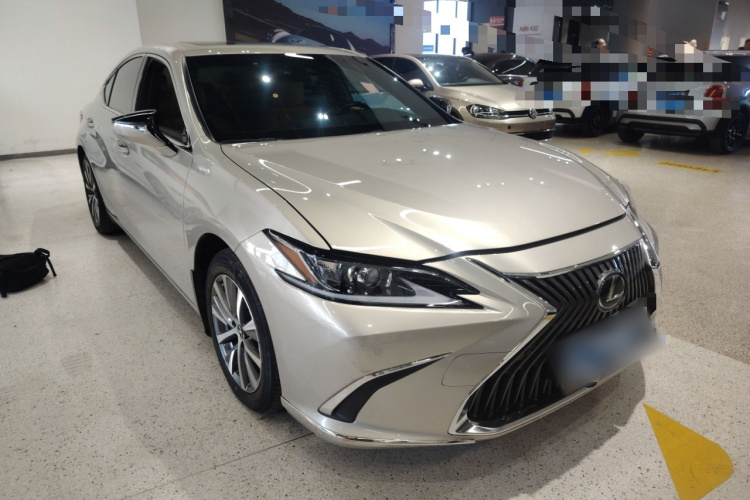 雷克萨斯ES 2020款 200 卓越版车身外观3