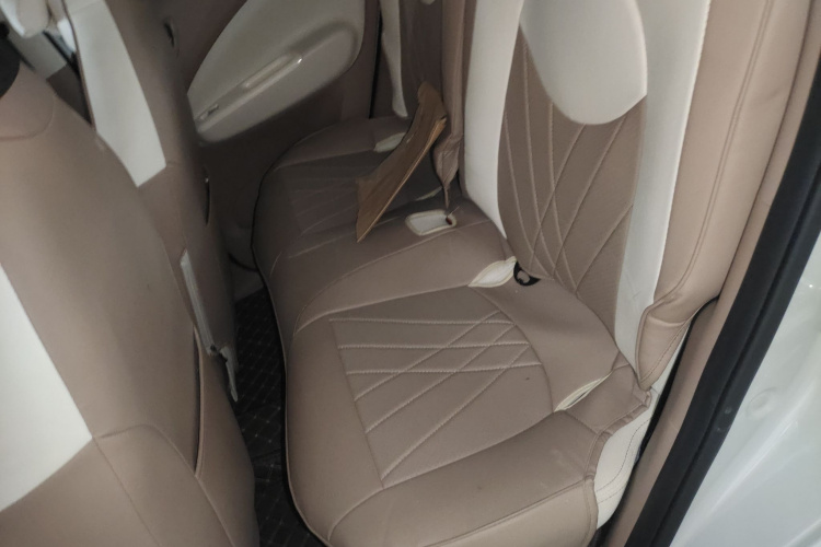 五菱汽车 宏光MINIEV 2025款 四门版 进阶款中控内饰7004