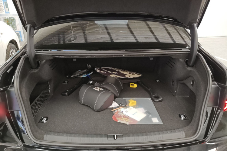 奥迪A6L新能源 2020款 55 TFSI e quattro机舱底盘23