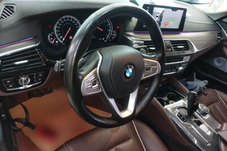 宝马5系 2018款 改款 530Li 尊享型 豪华套装中控内饰7002