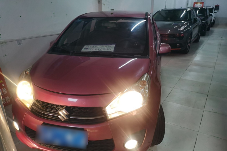 铃木 奥拓 2013款 1.0L 自动豪华型车身外观2