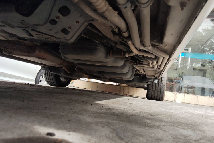 奔驰V级 2017款 V 260 领航版机舱底盘30