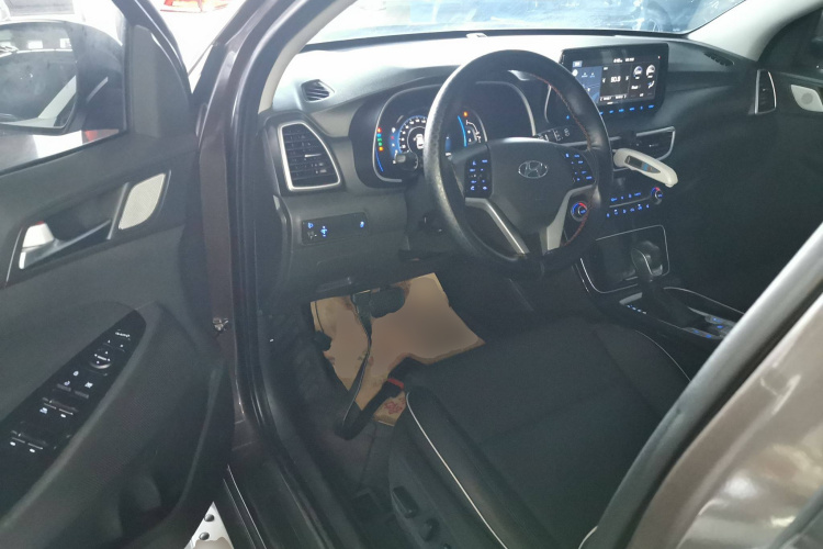 现代 途胜 2019款 280TGDi 双离合两驱智联版 国V中控内饰20