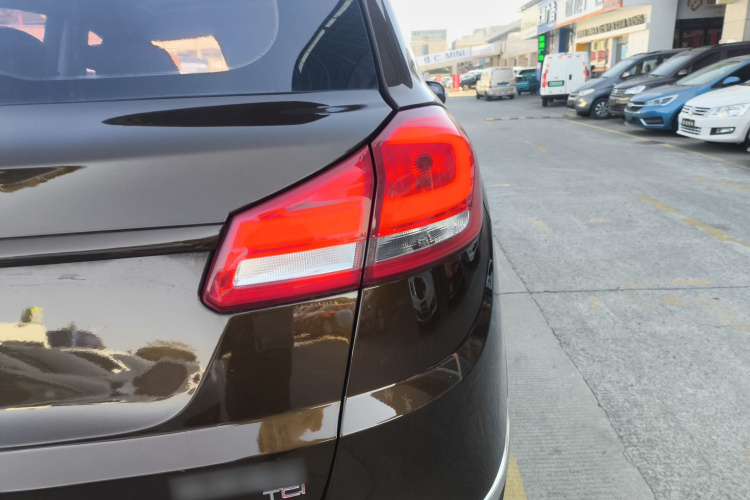 奇瑞 瑞虎5 2017款 1.5T 手动舒适版车身外观9