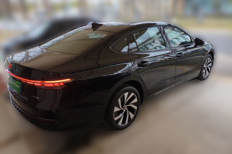 大众 帕萨特 2025款 Pro 380TSI 龙耀版车身外观7