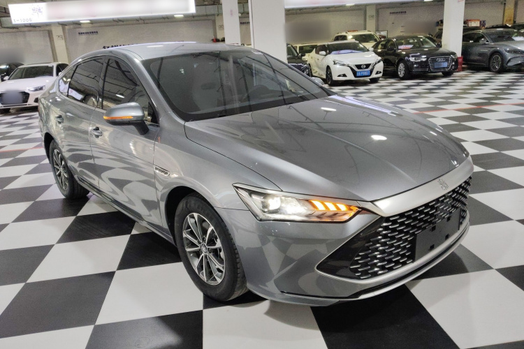 比亚迪 秦PLUS 2023款 冠军版 DM-i 55KM领先型车身外观3