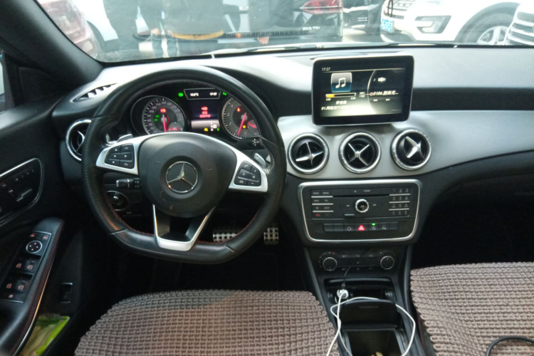 奔驰CLA 2015款 CLA 220 4MATIC中控内饰13
