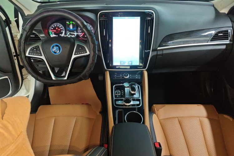 比亚迪 秦新能源 2017款 1.5T 尊贵型中控内饰12