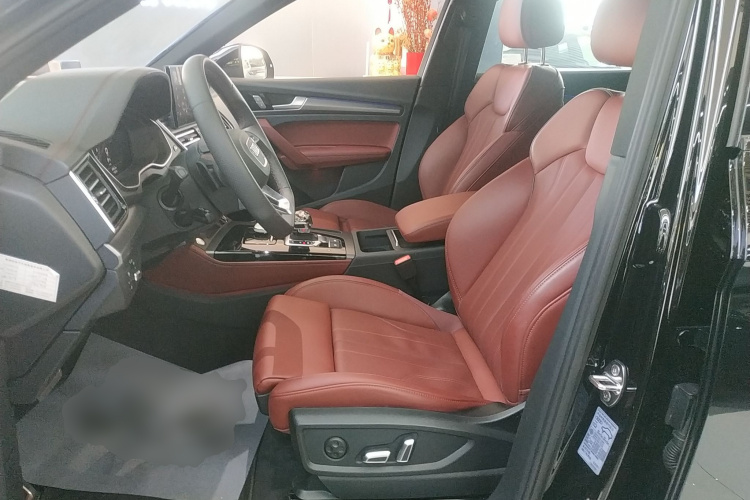 奥迪Q5L 2025款 45 TFSI 豪华动感型中控内饰19