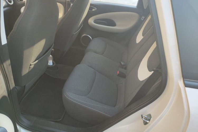 五菱汽车 五菱缤果 2023款 203km 轻享款中控内饰21