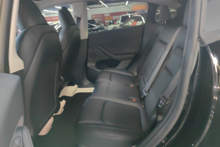 特斯拉 Model Y 2022款 改款 后轮驱动版中控内饰7004