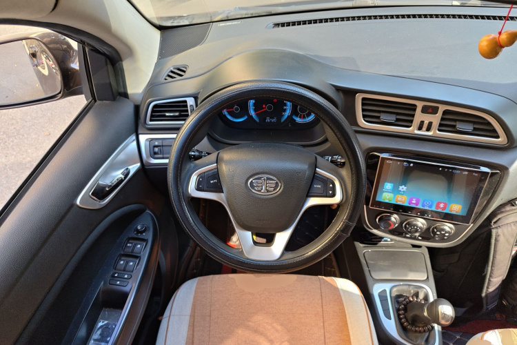 一汽 骏派D60 2015款 1.5L 手动标准型中控内饰13