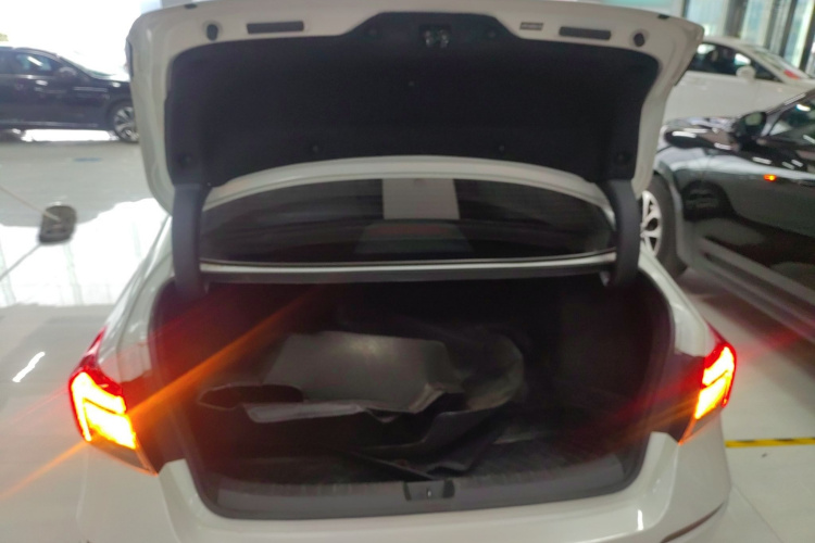 本田 思域 2022款 240TURBO CVT劲动版机舱底盘23