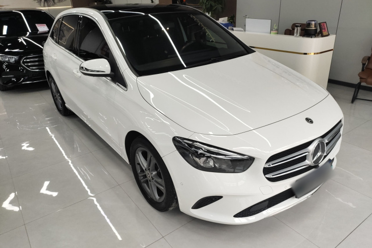 奔驰B级 2020款 B 200 动感型车身外观3