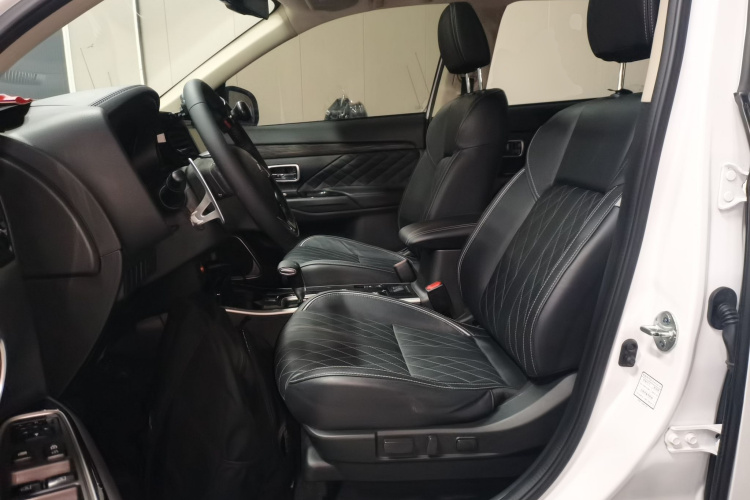 三菱 欧蓝德 2020款 2.4L 四驱致享版 5座中控内饰19