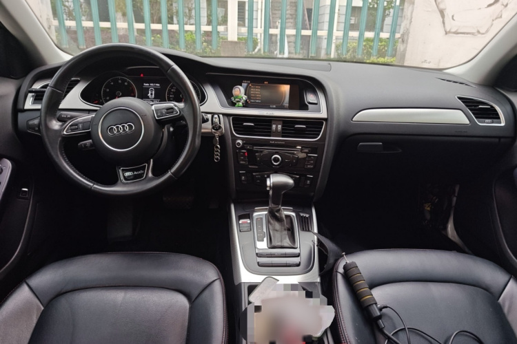 奥迪A4L 2013款 35 TFSI 自动标准型中控内饰7002